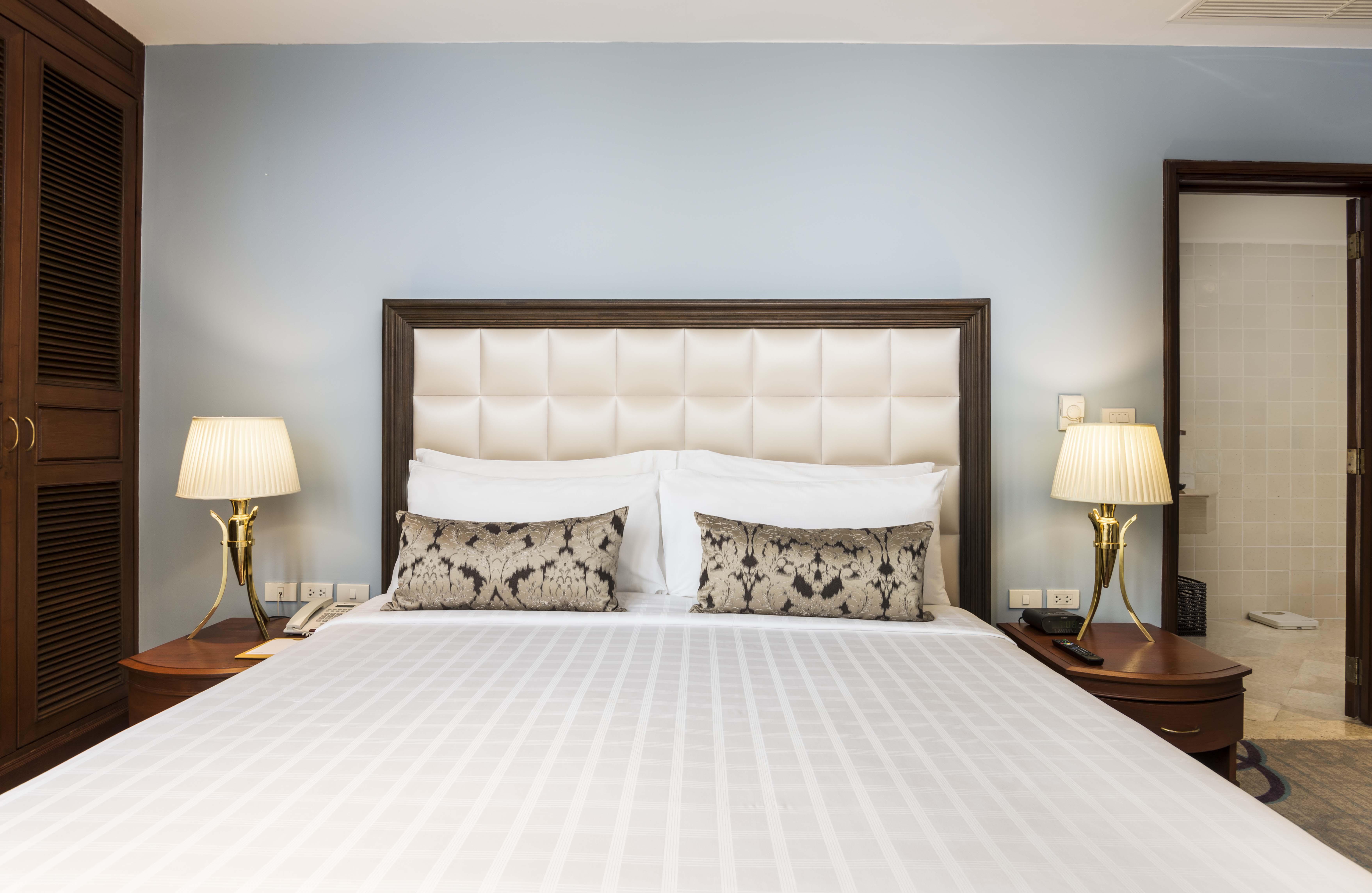 Chatrium Hotel Royal Lake Янгон Екстериор снимка