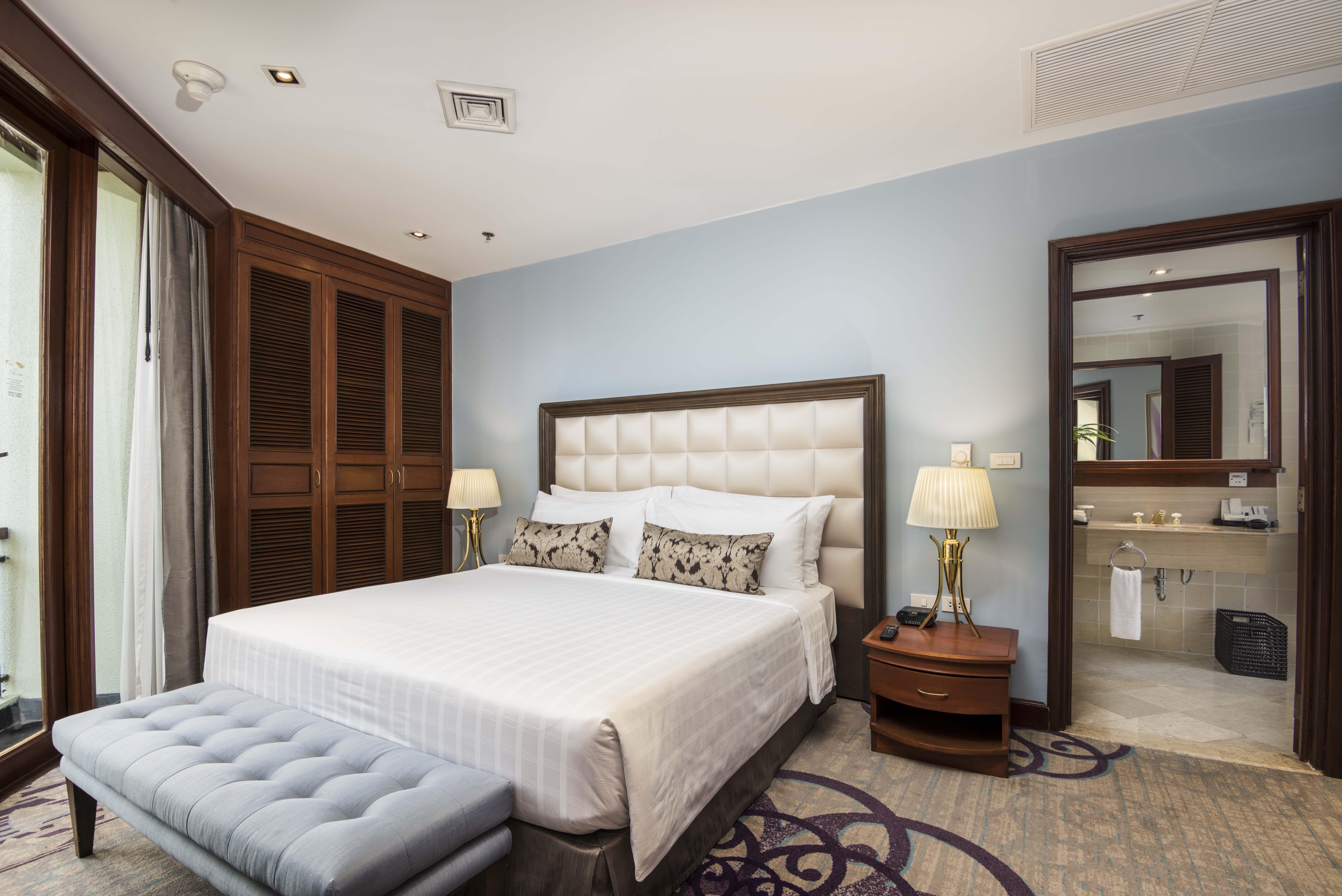 Chatrium Hotel Royal Lake Янгон Екстериор снимка