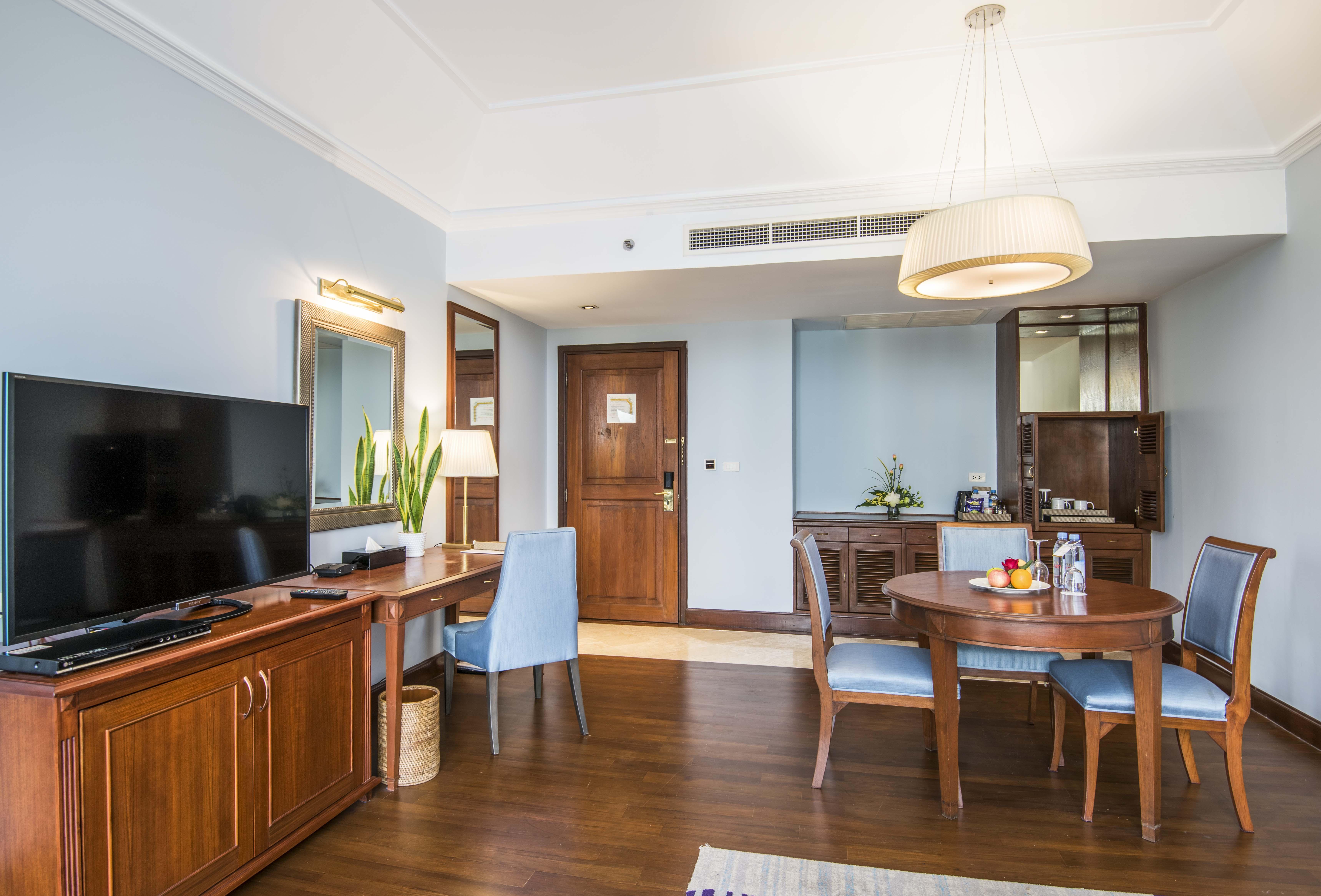 Chatrium Hotel Royal Lake Янгон Екстериор снимка