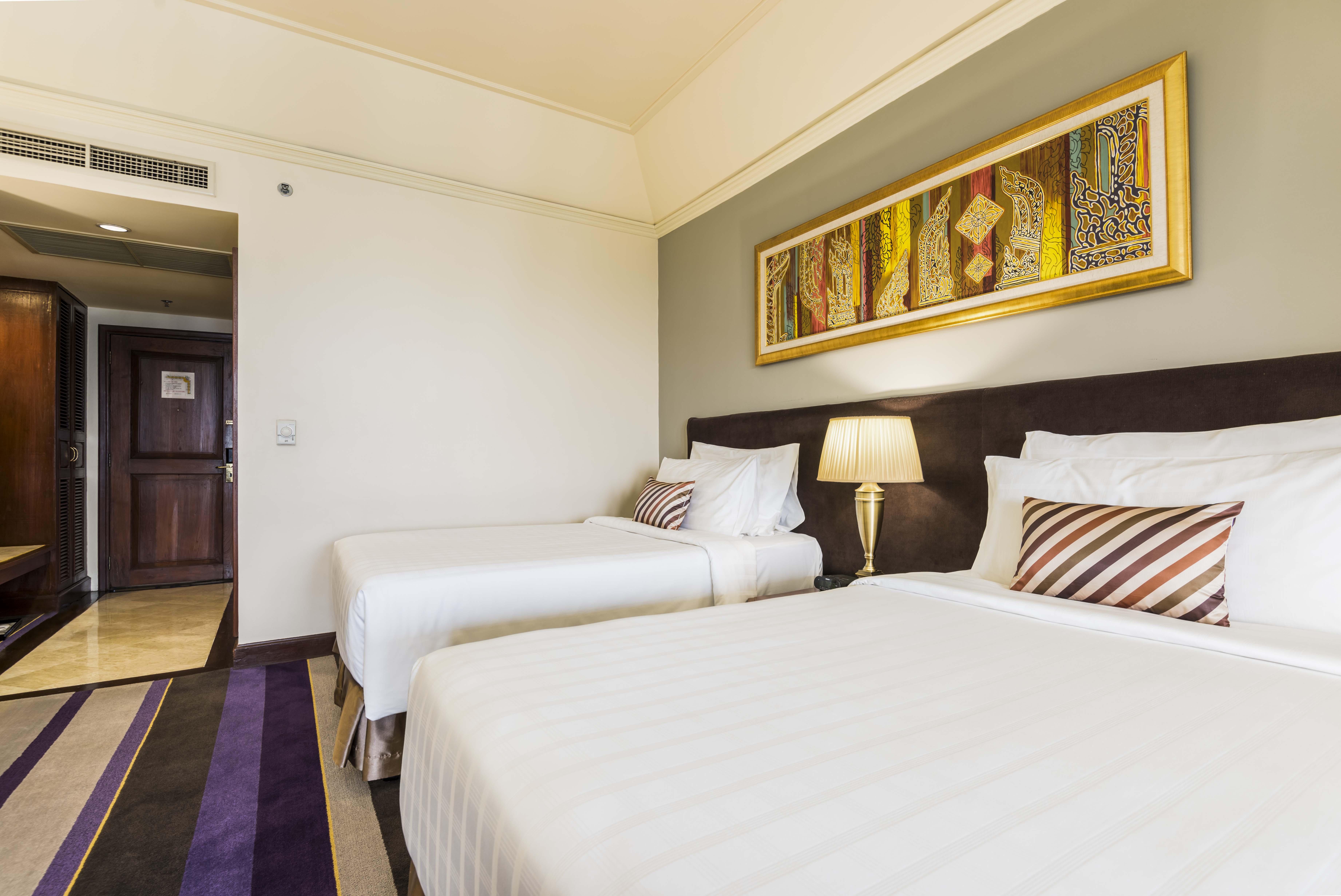 Chatrium Hotel Royal Lake Янгон Екстериор снимка