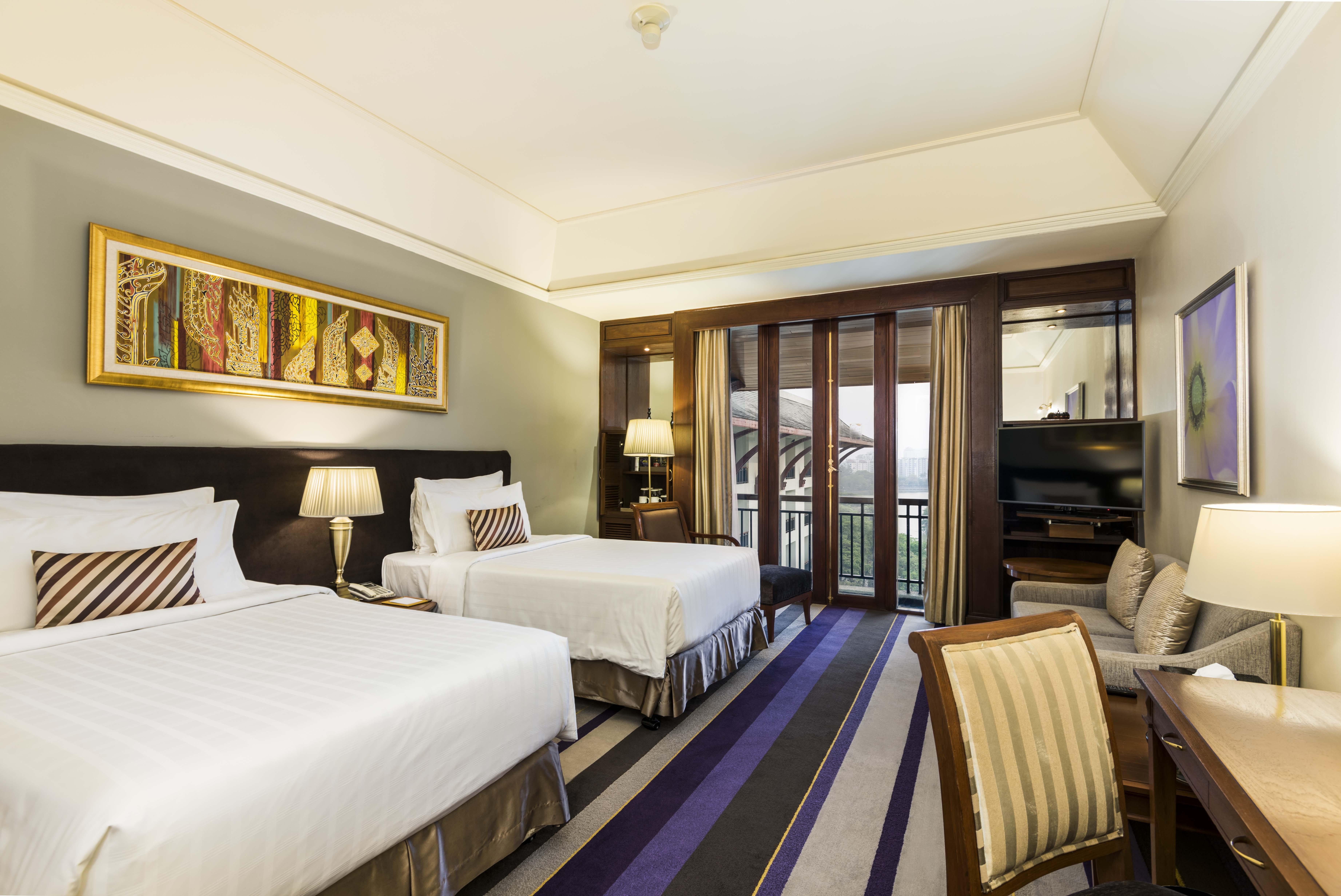 Chatrium Hotel Royal Lake Янгон Екстериор снимка