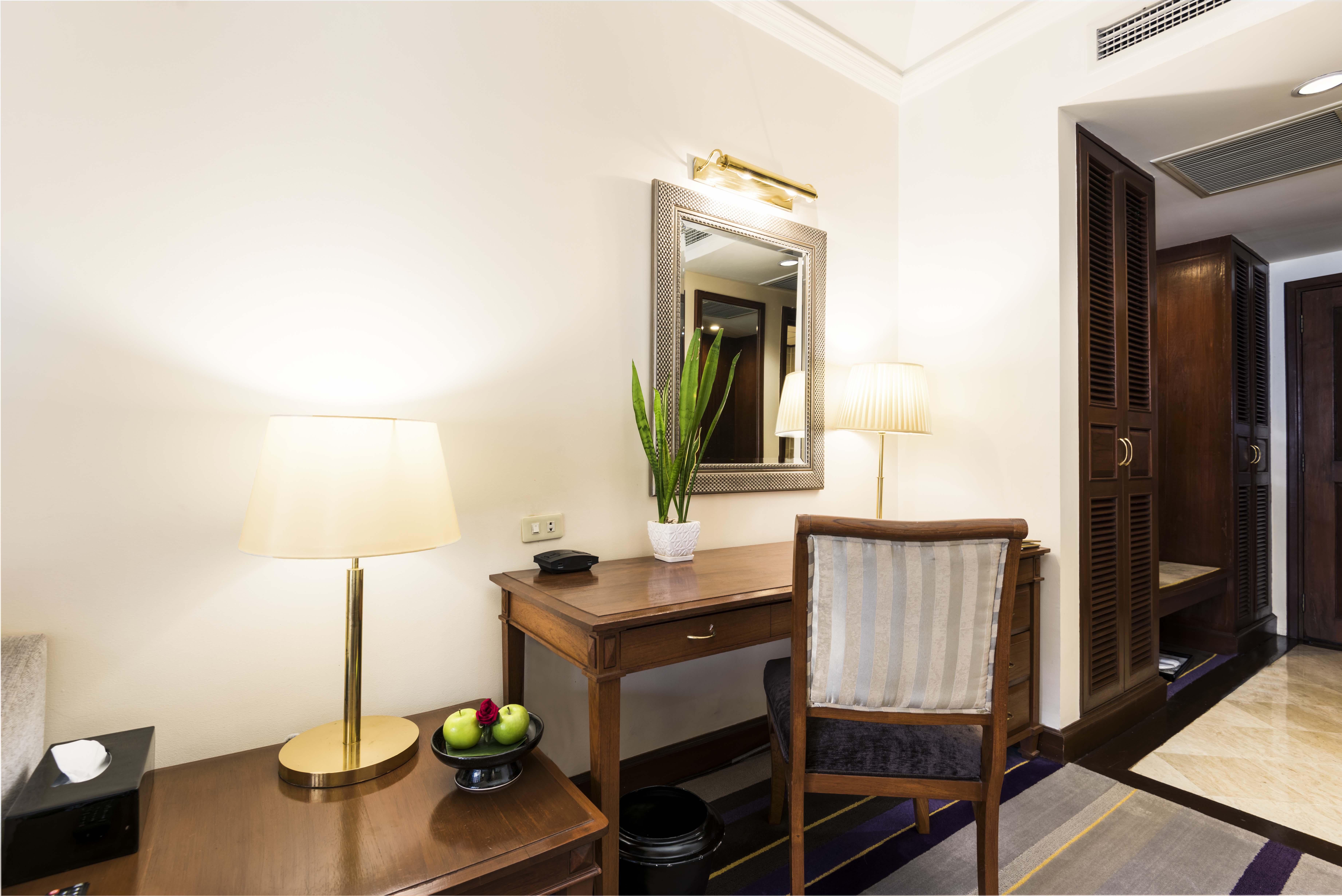 Chatrium Hotel Royal Lake Янгон Екстериор снимка