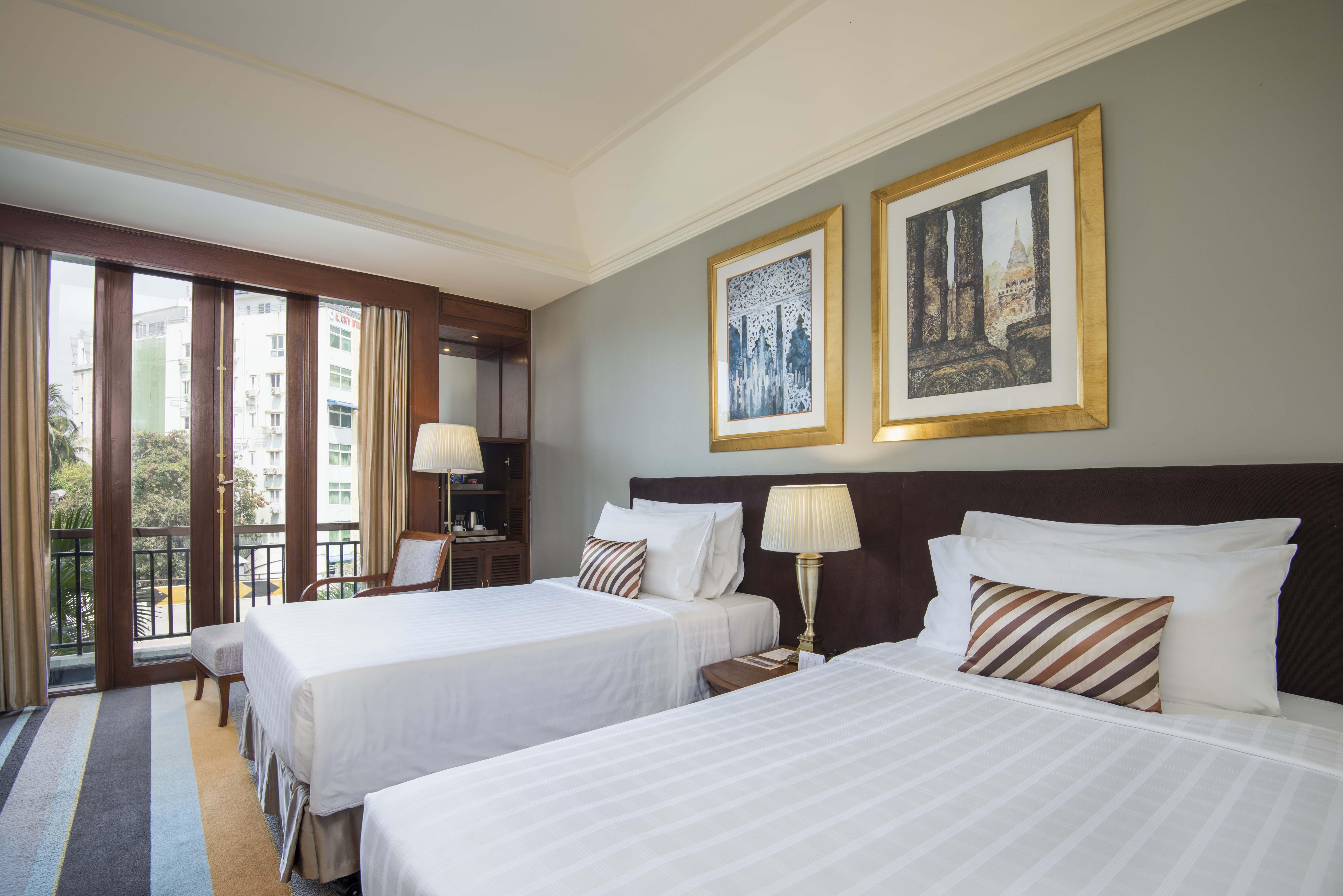 Chatrium Hotel Royal Lake Янгон Екстериор снимка