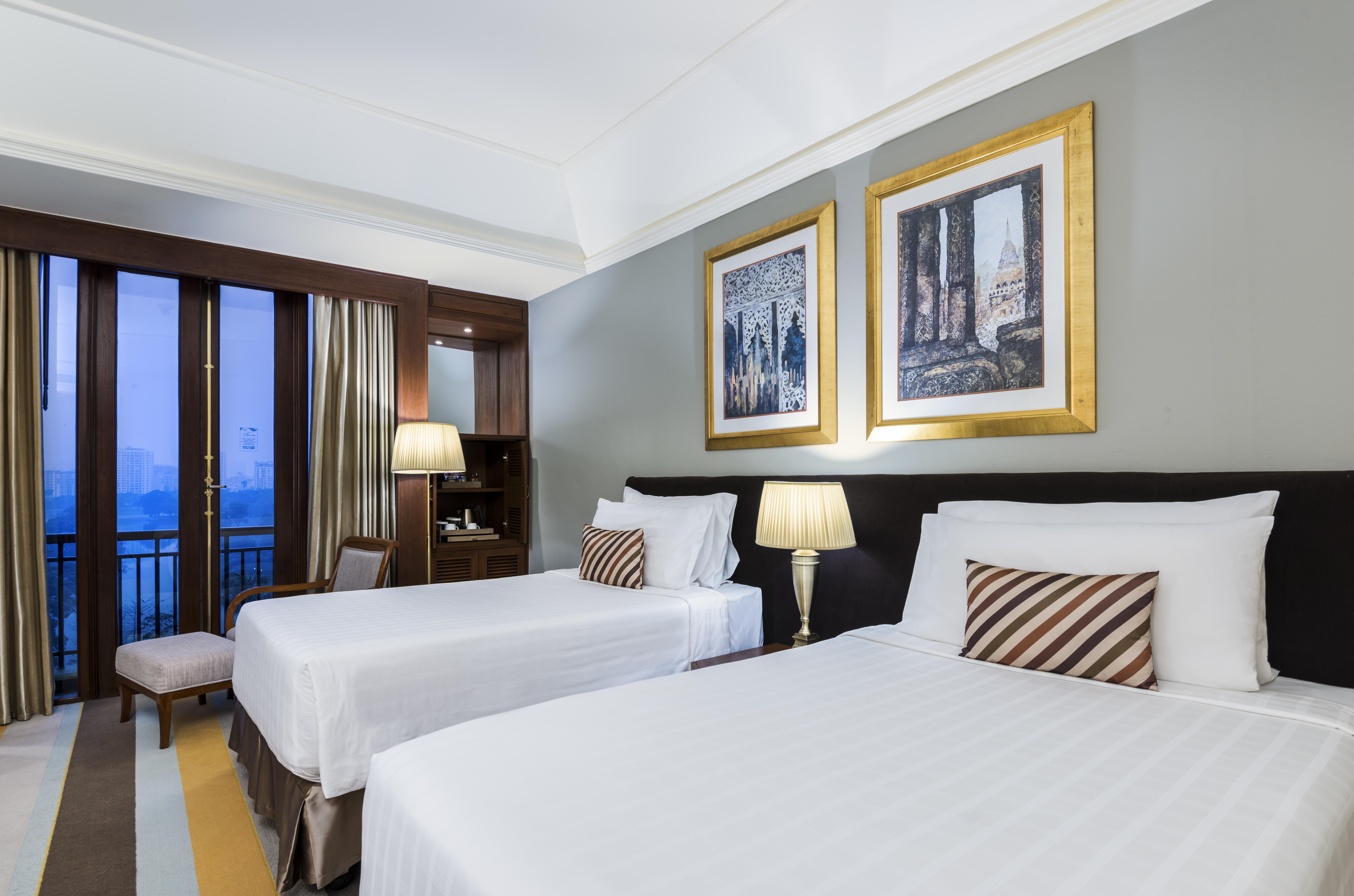 Chatrium Hotel Royal Lake Янгон Екстериор снимка