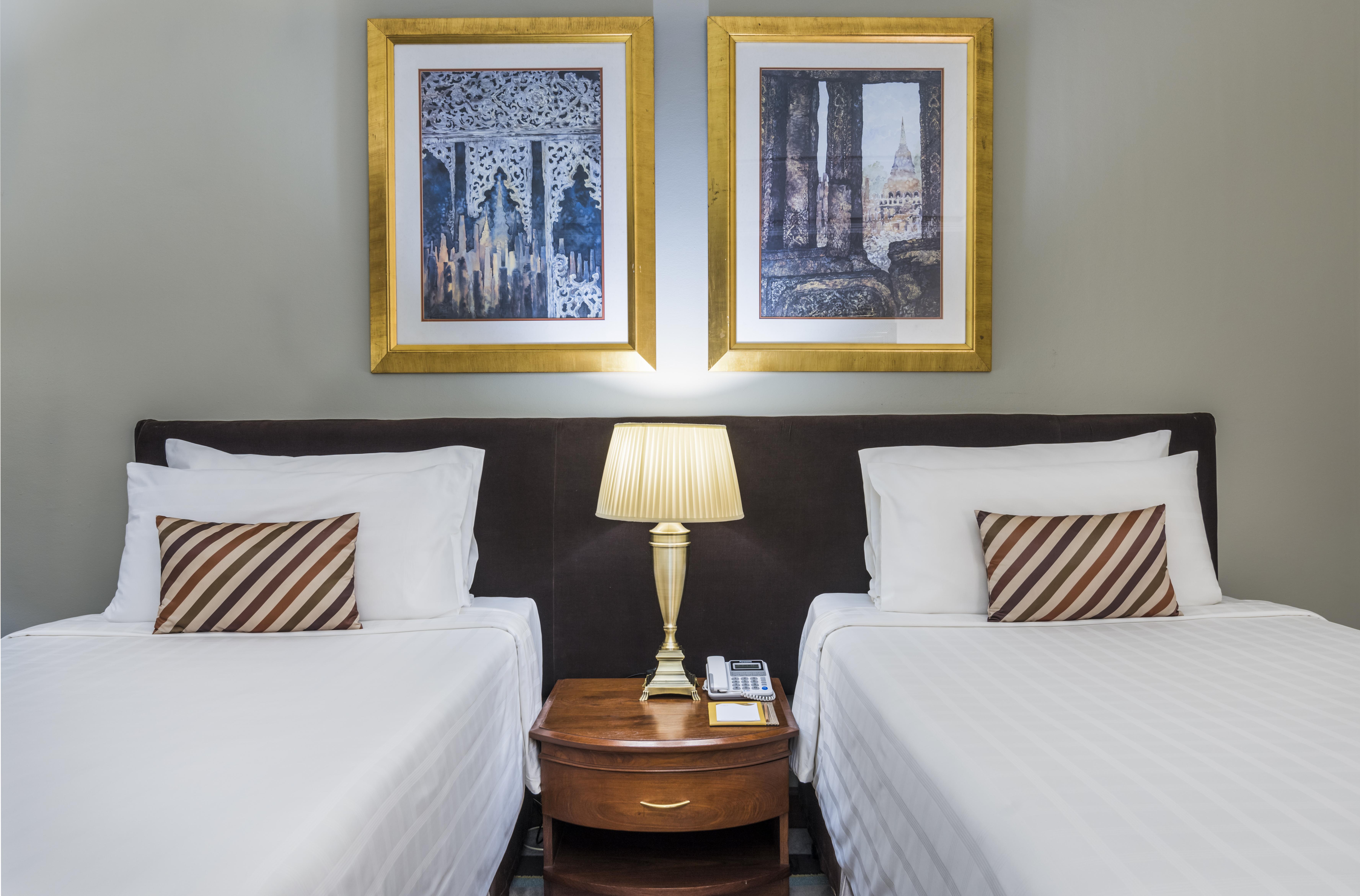 Chatrium Hotel Royal Lake Янгон Екстериор снимка