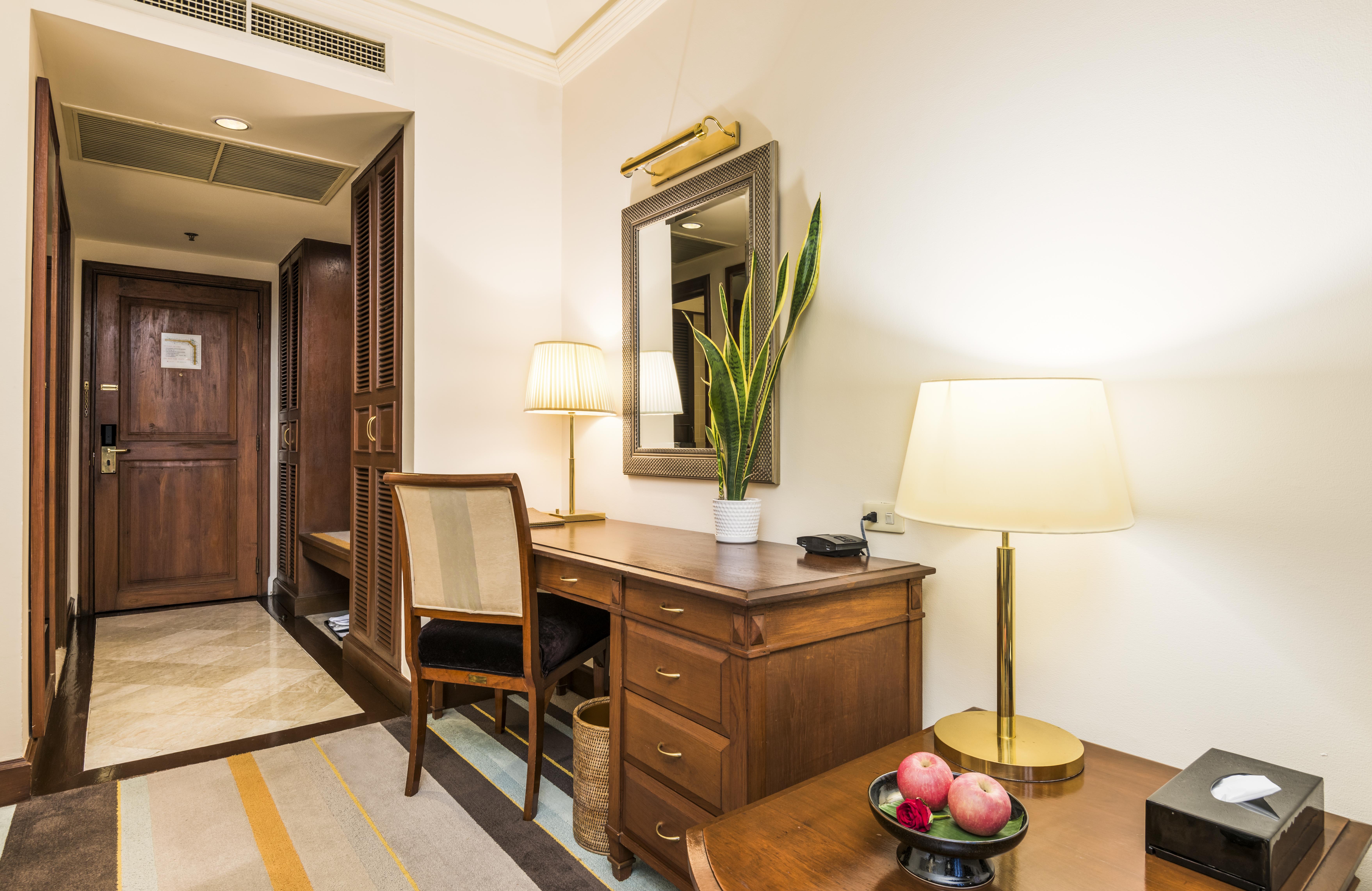 Chatrium Hotel Royal Lake Янгон Екстериор снимка