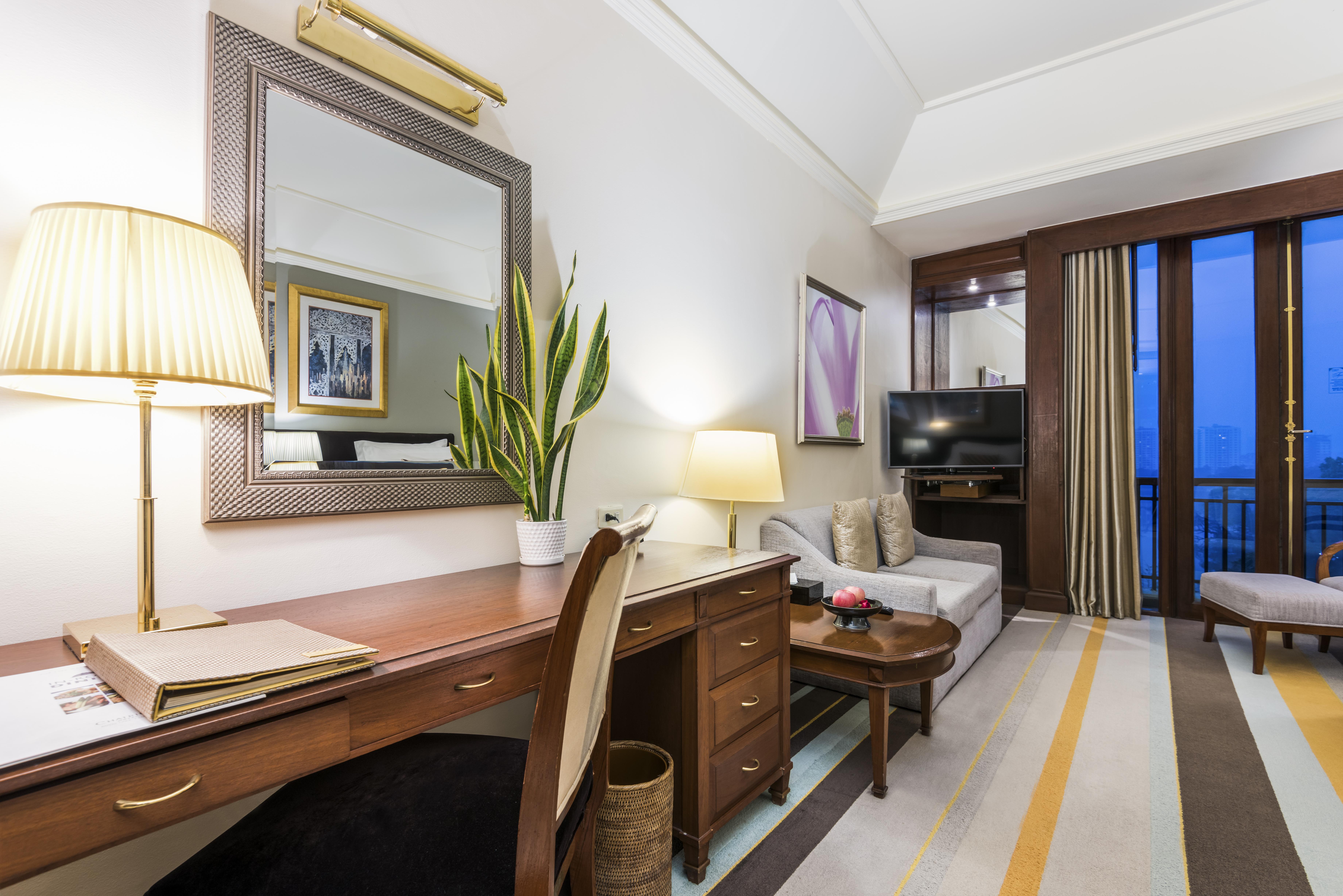 Chatrium Hotel Royal Lake Янгон Екстериор снимка