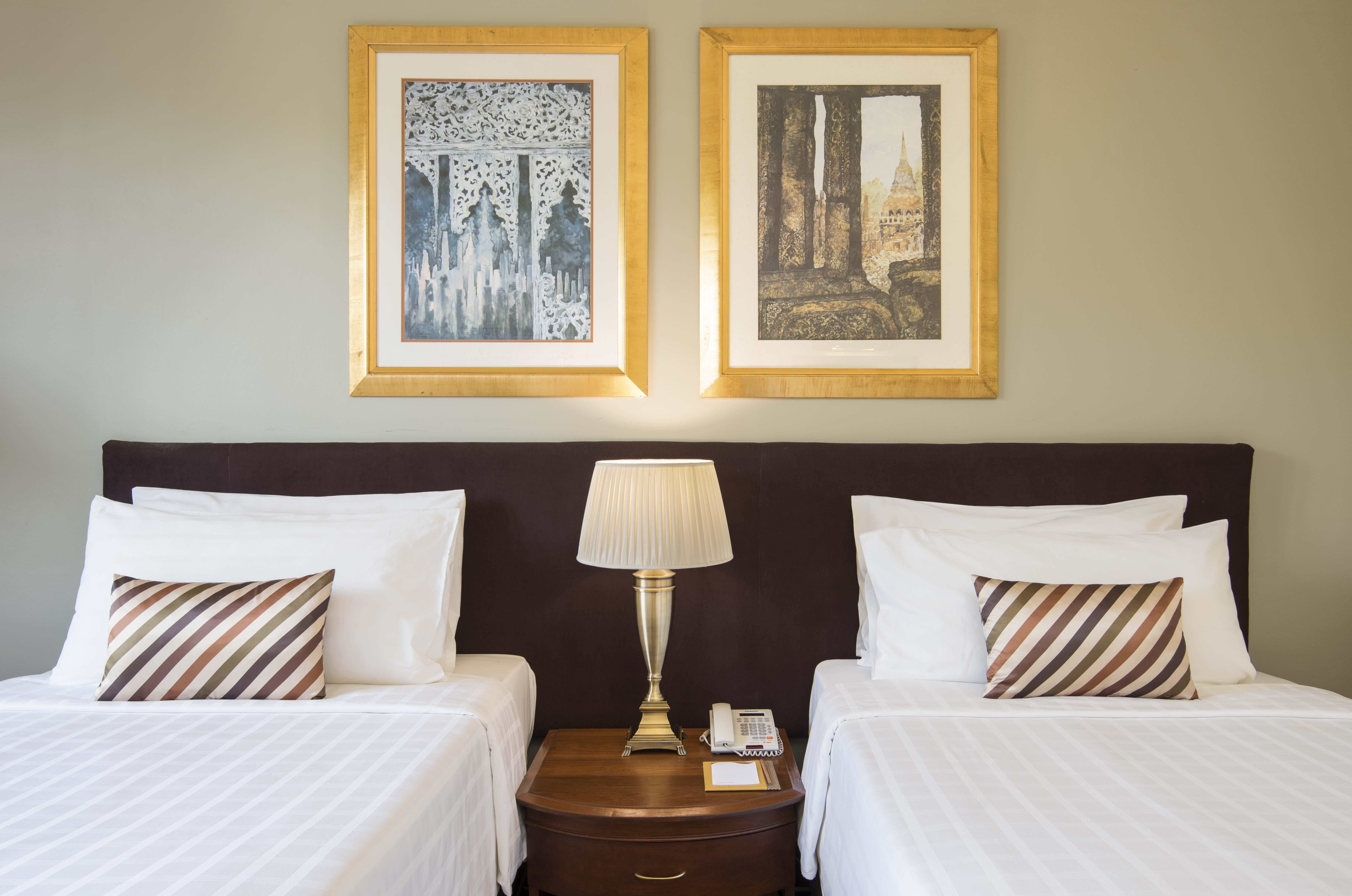 Chatrium Hotel Royal Lake Янгон Екстериор снимка