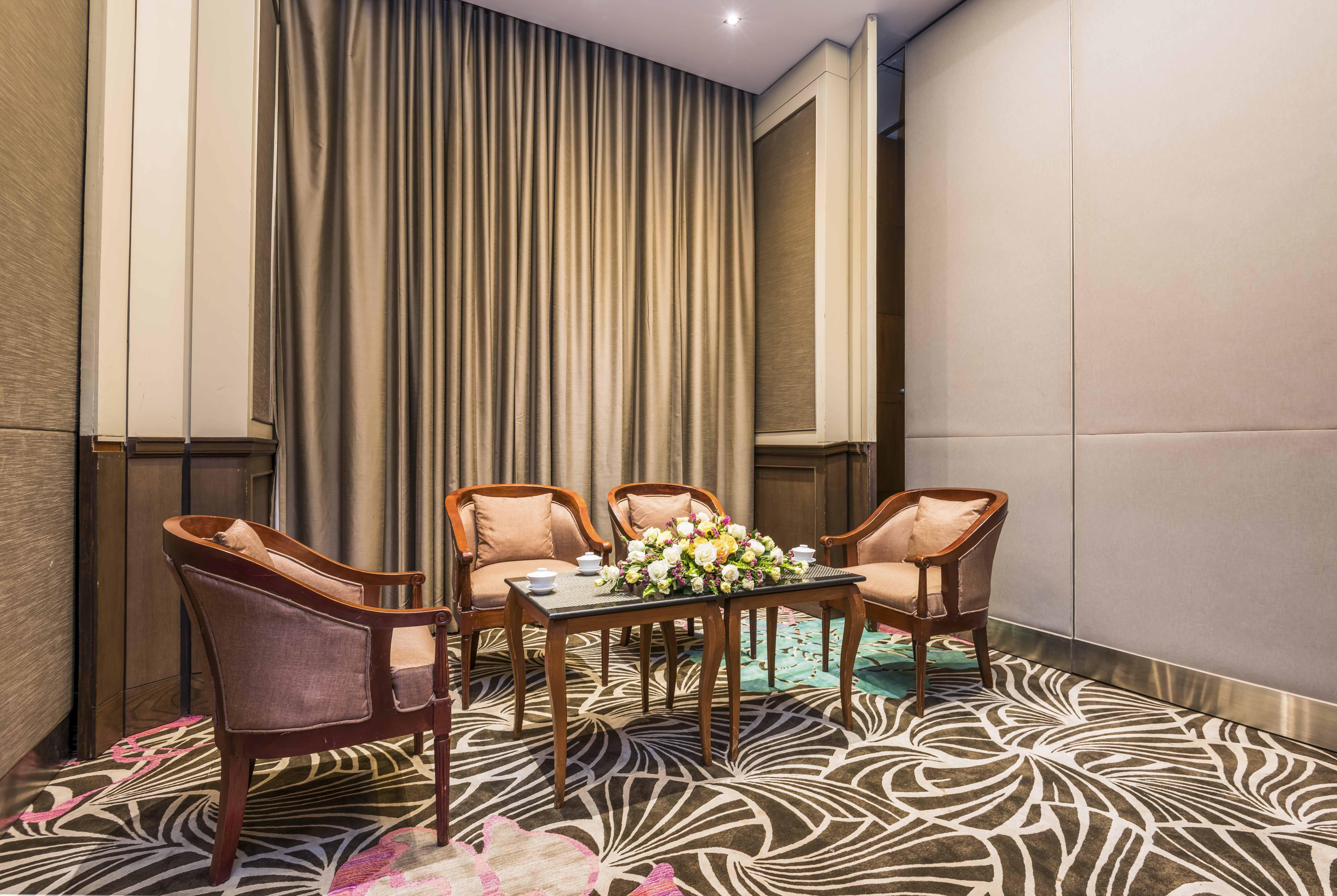 Chatrium Hotel Royal Lake Янгон Екстериор снимка