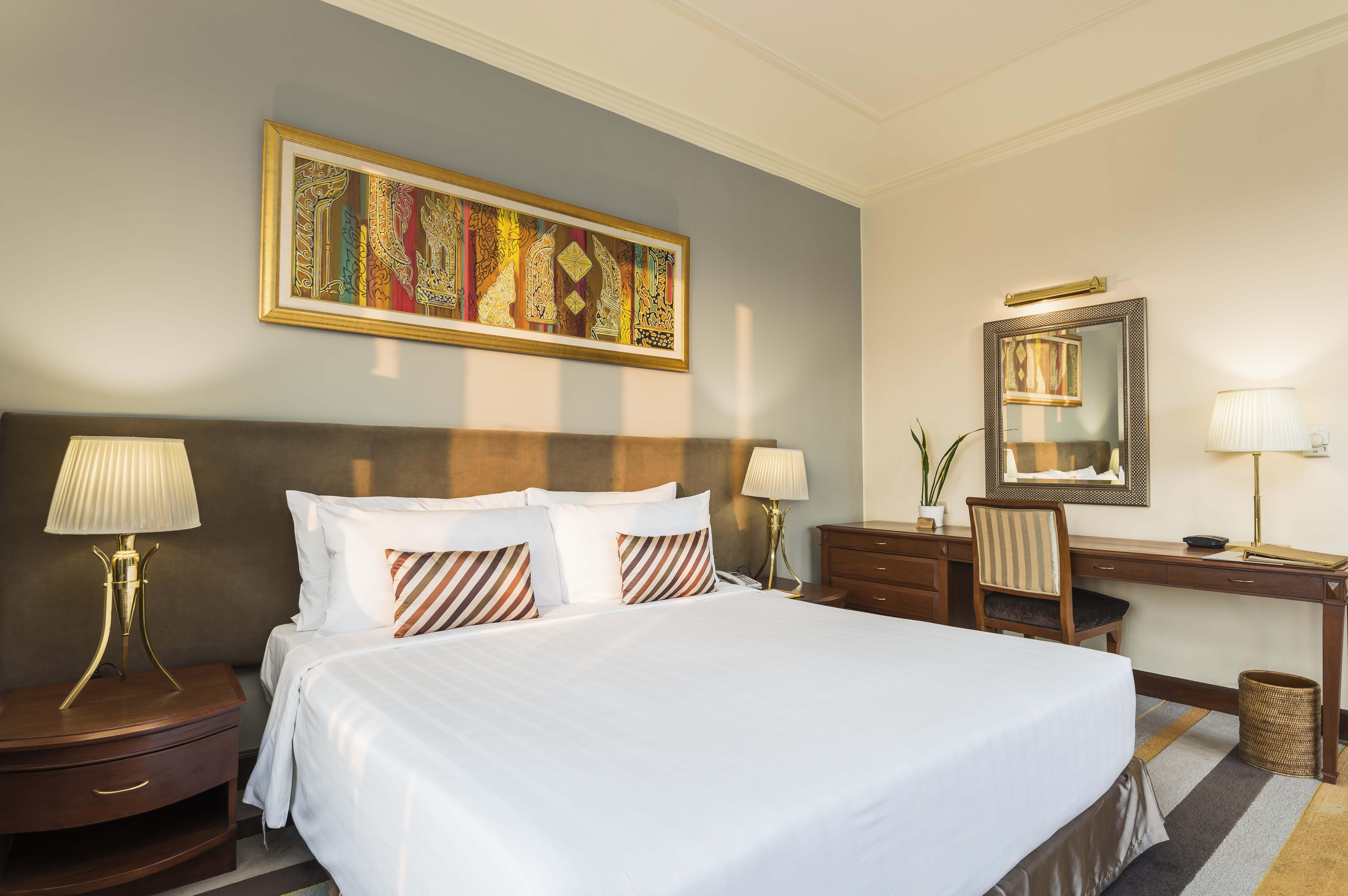 Chatrium Hotel Royal Lake Янгон Екстериор снимка